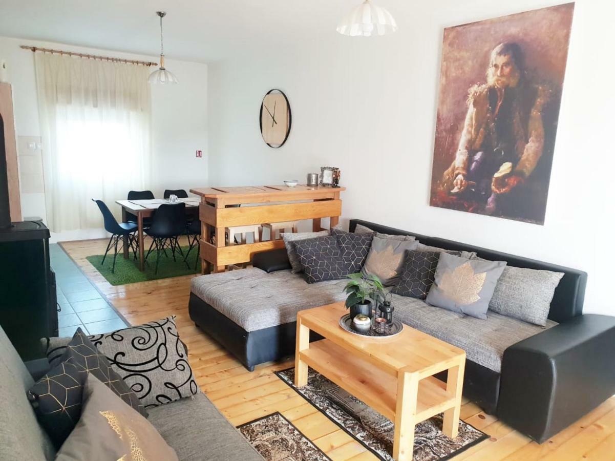 Apartmani Andrej Udbina Exterior photo